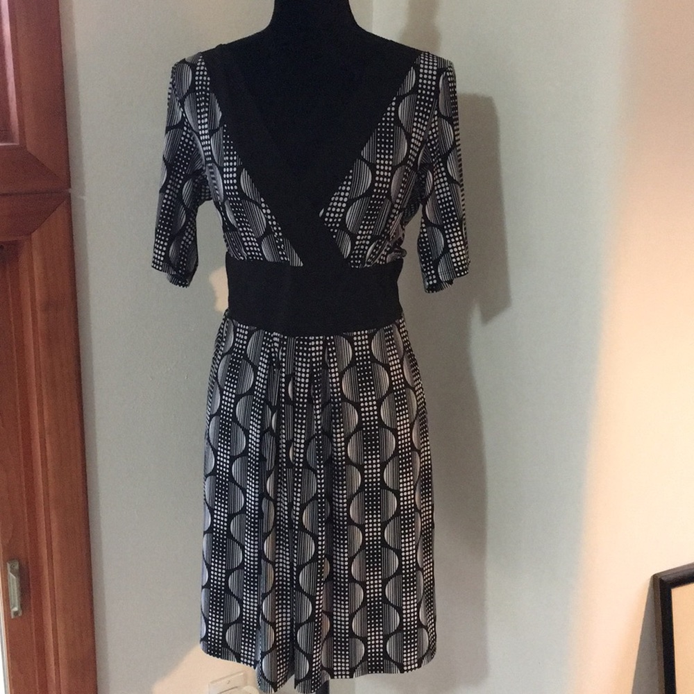 Coupe black and white dress